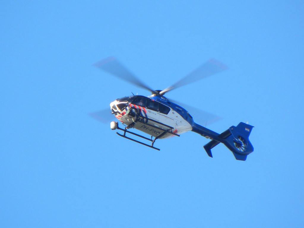 Politiehelikopters spotten 3 PH-PXC