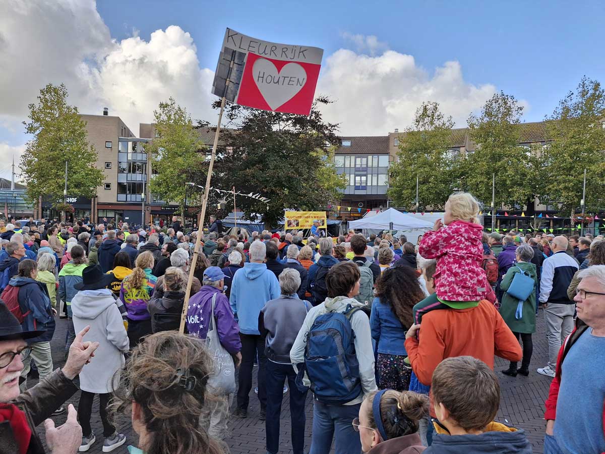 Opnieuw een demonstratie in Houten 1 Opnieuw een demonstratie in Houten